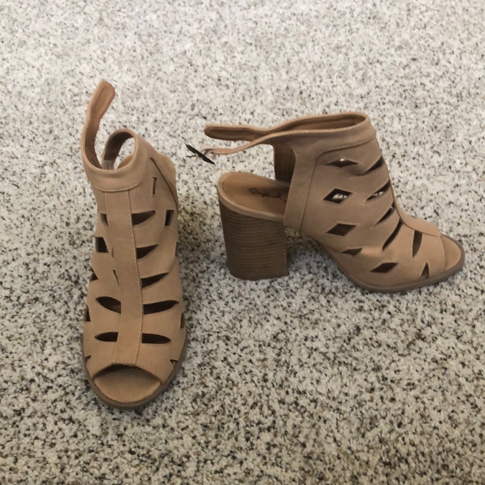 Qupid nude wedges